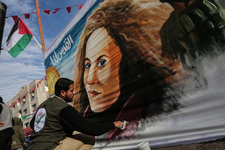 عهد التميمي.. "بطلة" عند البعض و"مثيرة للمتاعب" بالنسبة لآخرين عهد التميمي.. "بطلة" عند البعض و"مثيرة للمتاعب" بالنسبة لآخرين