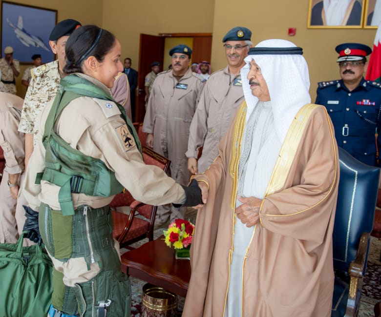 من هي الشيخة عائشة أول بحرينية تقود طائرة حربية في البحرين؟ من هي الشيخة عائشة أول بحرينية تقود طائرة حربية في البحرين؟