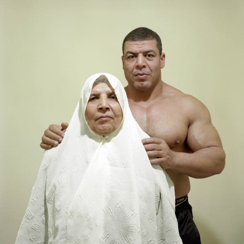 "الأم والابن".. صور للحظات حميمية بين بناة أجسام وأمهاتهم بمصر "الأم والابن".. صور للحظات حميمية بين بناة أجسام وأمهاتهم بمصر