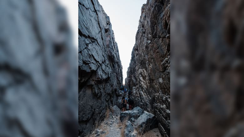 فريق المشي على الجبال يبرز جانباً آخراً لمدينة الجونة.. فما هو؟ فريق المشي على الجبال يبرز جانباً آخراً لمدينة الجونة.. فما هو؟