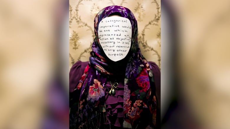 صور لنساء بلا وجوه وكلمات بلا أسطر.. ما علاقتها بالمحجبات؟ صور لنساء بلا وجوه وكلمات بلا أسطر.. ما علاقتها بالمحجبات؟