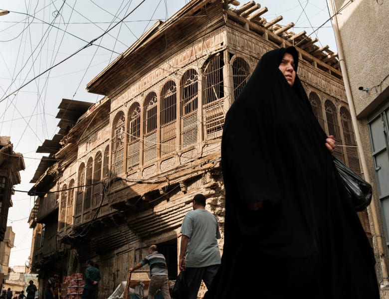 من بغداد إلى الأهوار.. مصور يوثق الاضطراب والأمل في العراق من بغداد إلى الأهوار.. مصور يوثق الاضطراب والأمل في العراق