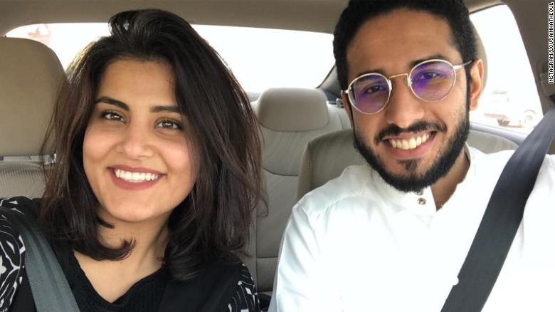 تداول واسع لتغريدات كاتب أمريكي عن السعودية لجين الهذلول ...