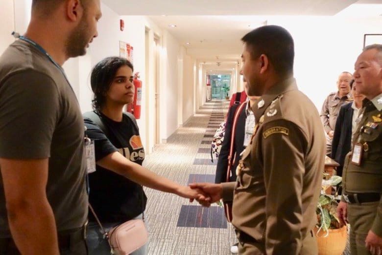 مسؤول تايلندي لـCNN: لن نسمح لوالد وشقيق رهف القنون بمقابلتها مسؤول تايلندي لـCNN: لن نسمح لوالد وشقيق رهف القنون بمقابلتها