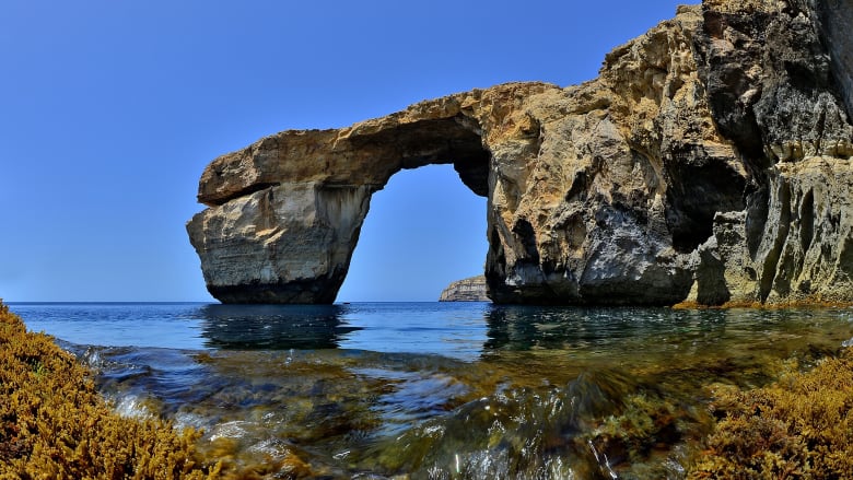 بعد انهيار نافذة "أزور" بمالطا.. قد يستبدلها هذا الممر الفولاذي بعد انهيار نافذة "أزور" بمالطا.. قد يستبدلها هذا الممر الفولاذي