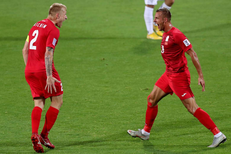 مشاهد من كأس آسيا.. "روح رياضية" بين لاعبي السعودية وقطر وإنذار يقصي لبنان مشاهد من كأس آسيا.. "روح رياضية" بين لاعبي السعودية وقطر وإنذار يقصي لبنان