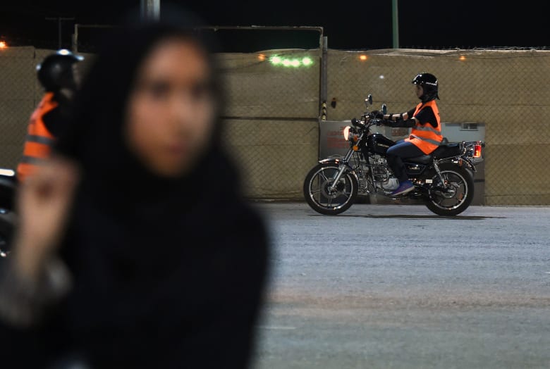 هل سيقتحمن هؤلاء النساء السعوديات شوارع المملكة بدراجاتهن النارية؟ هل سيقتحمن هؤلاء النساء السعوديات شوارع المملكة بدراجاتهن النارية؟