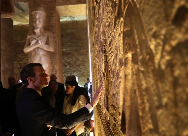 ماذا فعل الرئيس الفرنسي وزوجته في هذه المنطقة التاريخية بمصر؟ ماذا فعل الرئيس الفرنسي وزوجته في هذه المنطقة التاريخية بمصر؟