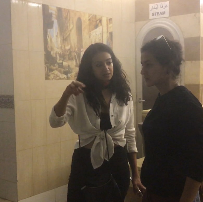 مصورة تبرز ما يجسده الحمام التقليدي للنساء بالعالم العربي مصورة تبرز ما يجسده الحمام التقليدي للنساء بالعالم العربي