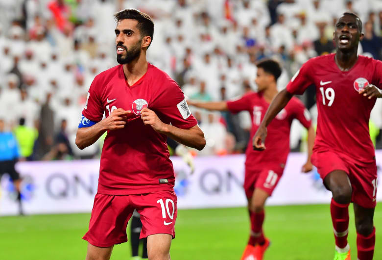 مشاهد من "قلب الحدث" في مباراة الإمارات وقطر في كأس آسيا مشاهد من "قلب الحدث" في مباراة الإمارات وقطر في كأس آسيا