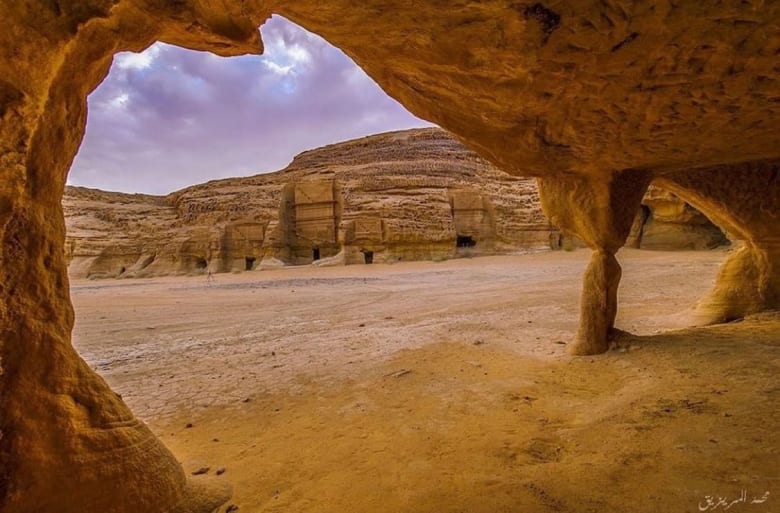 من بين زواياها الشاهقة..مصور يستكشف معابد وقصور مدائن صالح السعودية من بين زواياها الشاهقة..مصور يستكشف معابد وقصور مدائن صالح السعودية