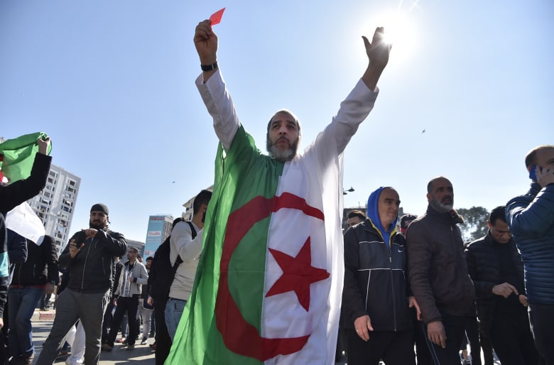 رغم الحظر.. احتجاجات في الجزائر ضد ترشح بوتفليقة لولاية خامسة رغم الحظر.. احتجاجات في الجزائر ضد ترشح بوتفليقة لولاية خامسة