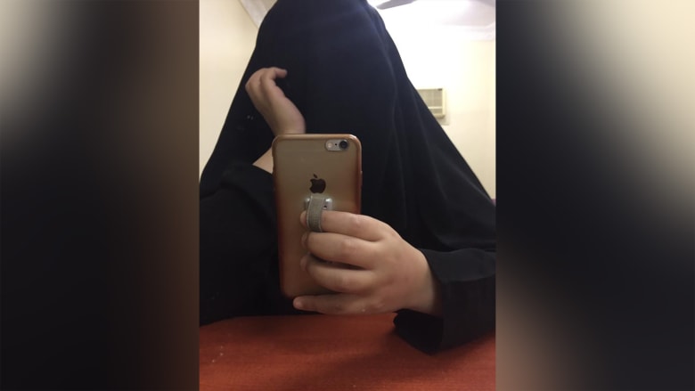 تأشيرتهما انتهت الخميس.. ما مصير الفتاتين ريم وروان بعد هربهما من السعودية وعلقتا في هونغ كونغ؟ تأشيرتهما انتهت الخميس.. ما مصير الفتاتين ريم وروان بعد هربهما من السعودية وعلقتا في هونغ كونغ؟