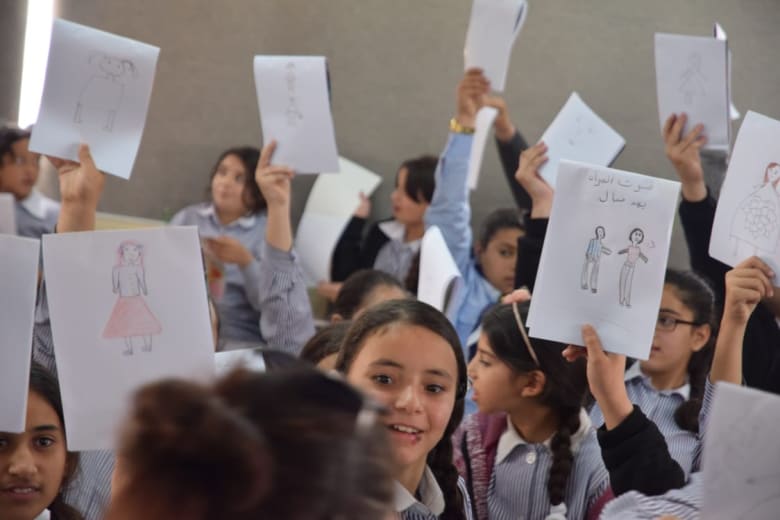 عبارة "لست حبيبتك" على أزياء مصممة فلسطينية للدفاع عن حقوق المرأة عبارة "لست حبيبتك" على أزياء مصممة فلسطينية للدفاع عن حقوق المرأة