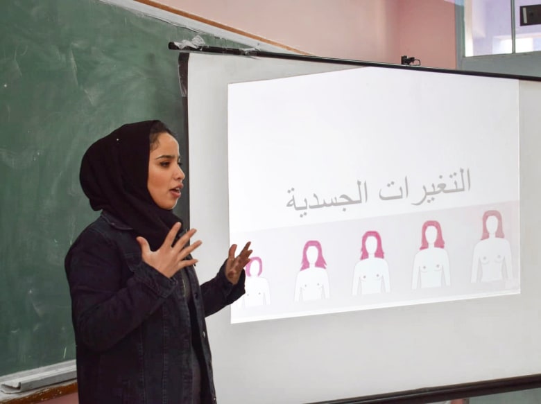 عبارة "لست حبيبتك" على أزياء مصممة فلسطينية للدفاع عن حقوق المرأة عبارة "لست حبيبتك" على أزياء مصممة فلسطينية للدفاع عن حقوق المرأة