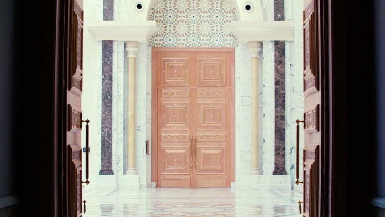 جولة بصرية داخل القصر الرئاسي في أبوظبي.. فكيف يبدو؟ جولة بصرية داخل القصر الرئاسي في أبوظبي.. فكيف يبدو؟