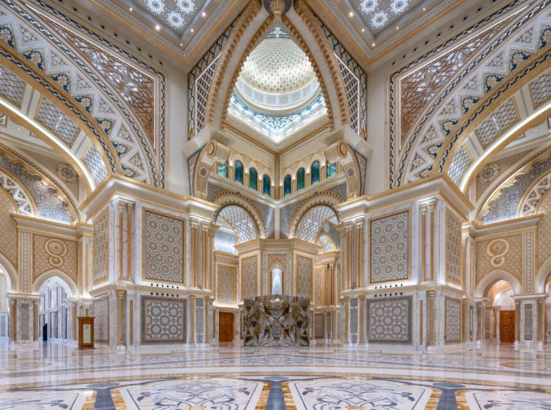 جولة بصرية داخل القصر الرئاسي في أبوظبي.. فكيف يبدو؟ جولة بصرية داخل القصر الرئاسي في أبوظبي.. فكيف يبدو؟