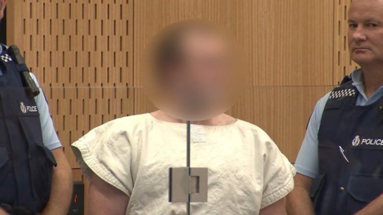 وجهت له تهمة واحدة بالقتل.. تفاصيل أول ظهور للمتهم بهجوم المسجدين في نيوزلندا أمام المحكمة وجهت له تهمة واحدة بالقتل.. تفاصيل أول ظهور للمتهم بهجوم المسجدين في نيوزلندا أمام المحكمة
