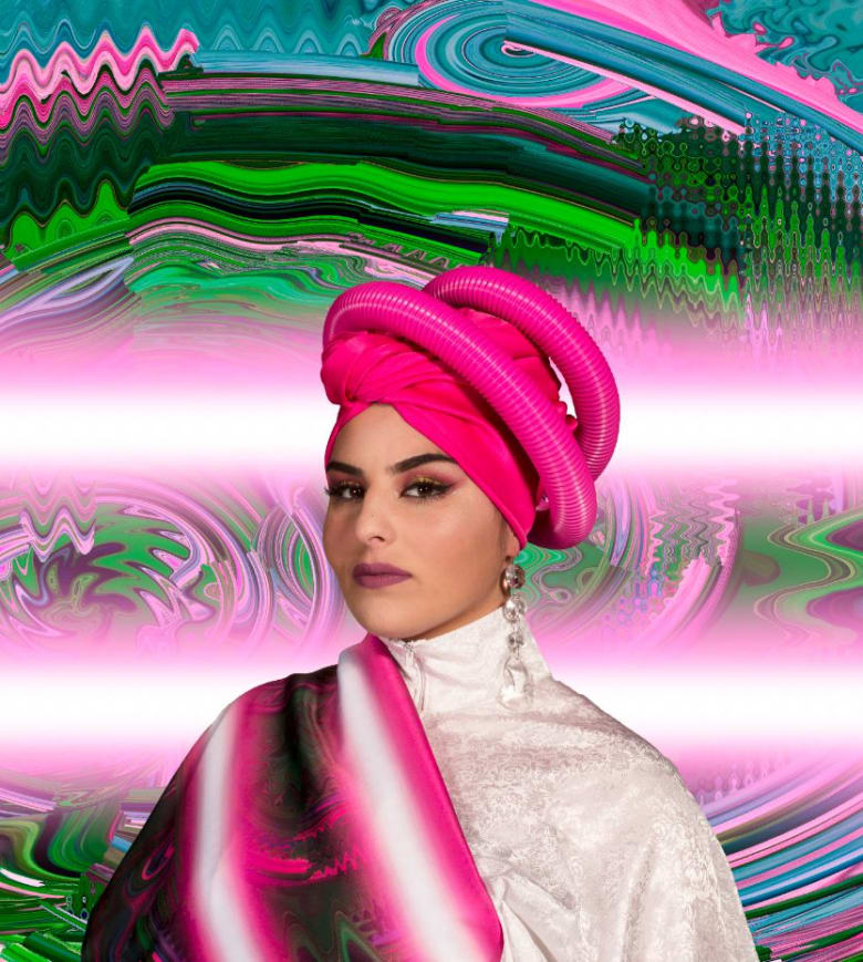 بتصاميم "جريئة".. فنانة تعطي لمحة عن "حجاب المستقبل" بتصاميم "جريئة".. فنانة تعطي لمحة عن "حجاب المستقبل"