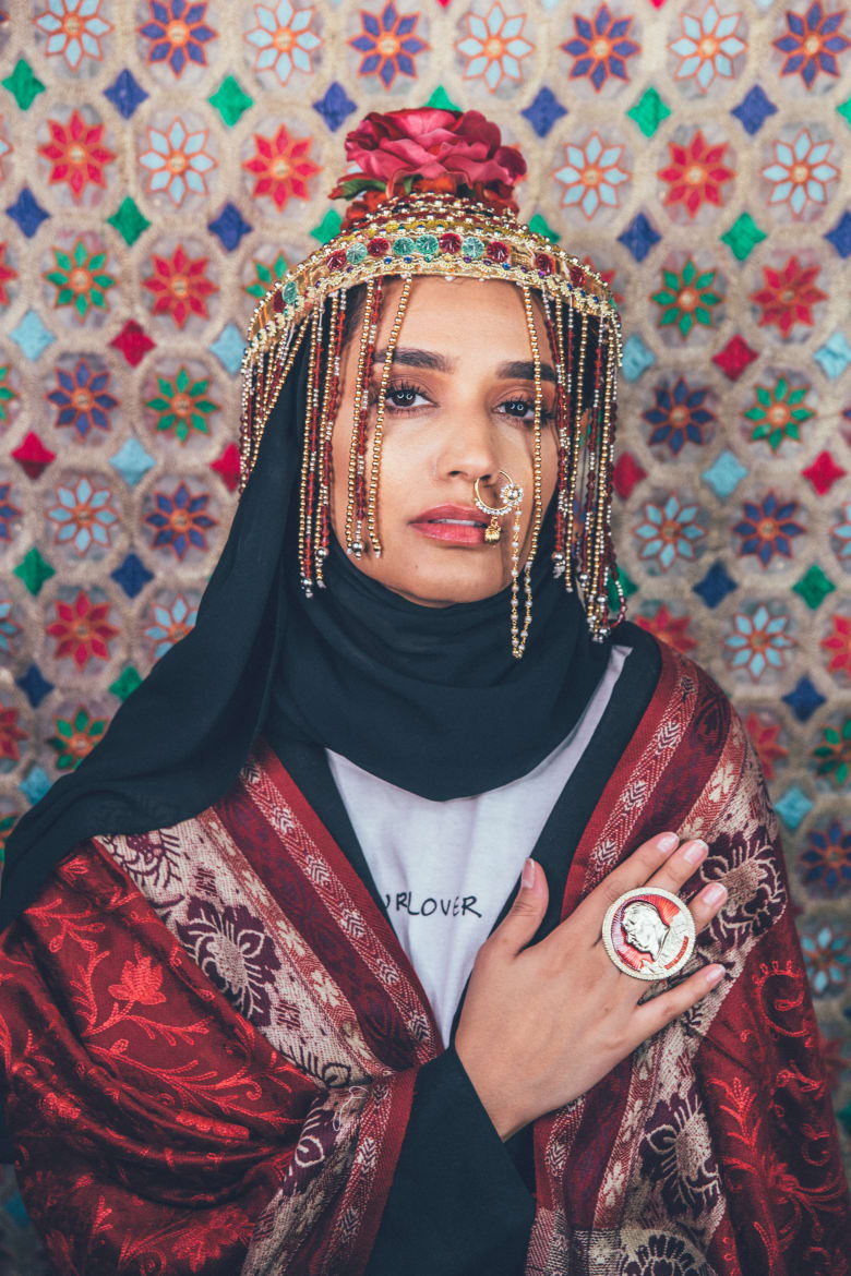 تحول إلى شخصية ملكية بين يدي هذه الفنانة بدبي؟ تحول إلى شخصية ملكية بين يدي هذه الفنانة بدبي؟