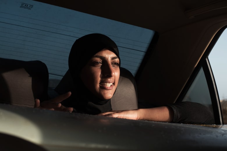 بين الأمواج.. إيرانيات يحدثن ثورة في عالم ركوب الأمواج بين الأمواج.. إيرانيات يحدثن ثورة في عالم ركوب الأمواج