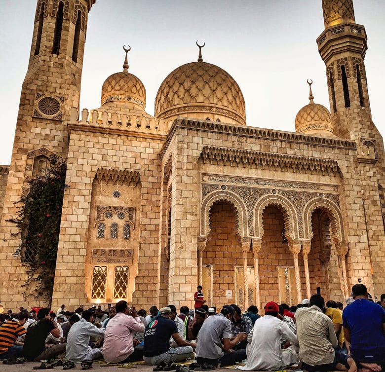 مصور يرصد بعدسته "التحول الكبير" الذي يطرأ على دبي أثناء رمضان مصور يرصد بعدسته "التحول الكبير" الذي يطرأ على دبي أثناء رمضان