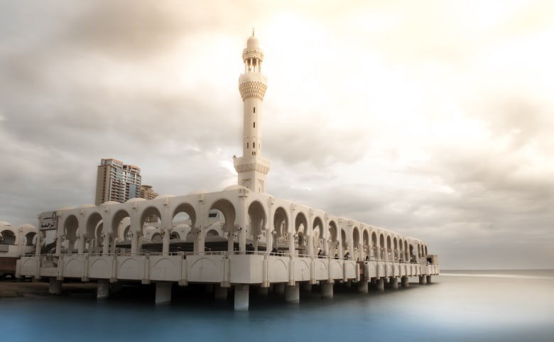 مصور يوثق "المسجد العائم" في السعودية.. ما السر وراءه؟ مصور يوثق "المسجد العائم" في السعودية.. ما السر وراءه؟