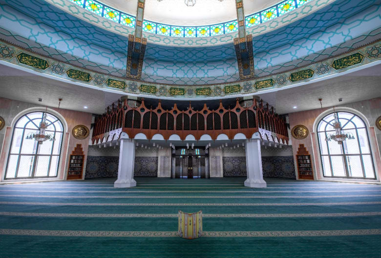 مصور يوثق "المسجد العائم" في السعودية.. ما السر وراءه؟ مصور يوثق "المسجد العائم" في السعودية.. ما السر وراءه؟