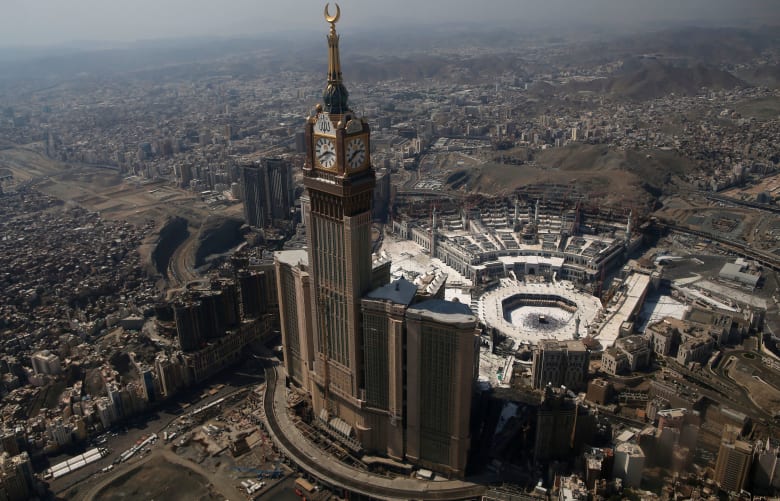 "إسرائيل بالعربية" ينشر صورة لعمل فني يدوي يصوّر مكة ...
