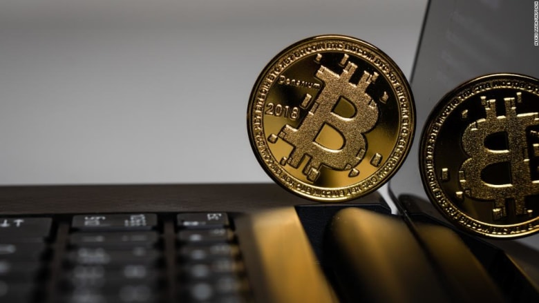 سعر عملة بيتكوين يبلغ أكثر من 10 آلاف دولار لأول مرة منذ عام Cnn Arabic