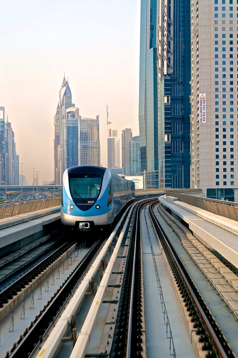 بعد مرور 10 أعوام على إطلاقه.. هكذا تبدو سكك ومحطات مترو دبي بعد مرور 10 أعوام على إطلاقه.. هكذا تبدو سكك ومحطات مترو دبي
