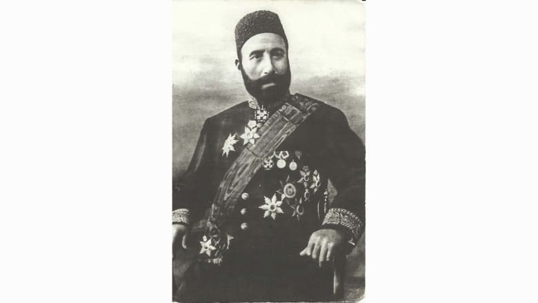 من رجل أميّ إلى بارون نفط.. تجول بين زوايا القصر الفاخر لهذا المليونير من رجل أميّ إلى بارون نفط.. تجول بين زوايا القصر الفاخر لهذا المليونير