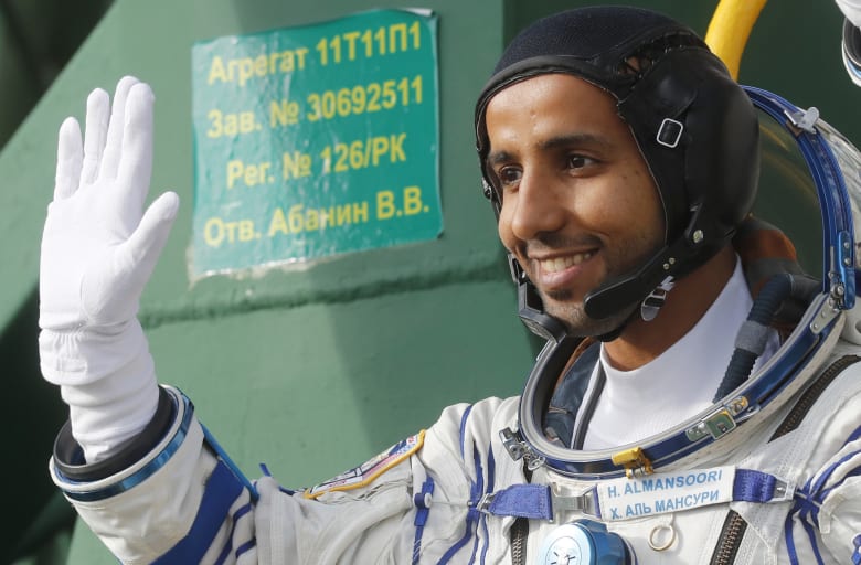 بالفيديو انطلاق هزاع المنصوري أول رائد فضاء إماراتي إلى المحطة الدولية Cnn Arabic