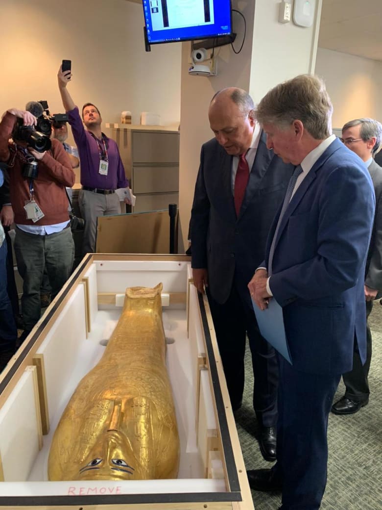 مصر تسترد "تابوت ذهبي فرعوني" كان يعرض في متحف بنيويورك مصر تسترد "تابوت ذهبي فرعوني" كان يعرض في متحف بنيويورك