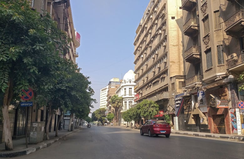 بالصور.. السيسي يصل مصر.. إغلاق الطرق المؤدية إلى ميدان التحرير.. ونائب يغرد عن 8 توقعات الجمعة بالصور.. السيسي يصل مصر.. إغلاق الطرق المؤدية إلى ميدان التحرير.. ونائب يغرد عن 8 توقعات الجمعة