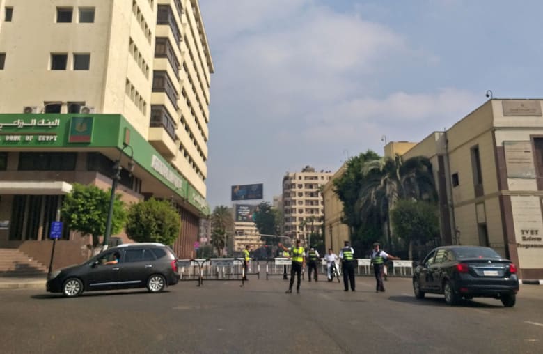 كل الطرق لا تؤدي إلى "التحرير".. و"المنصة" مفتوحة لمؤيدي الرئيس المصري كل الطرق لا تؤدي إلى "التحرير".. و"المنصة" مفتوحة لمؤيدي الرئيس المصري