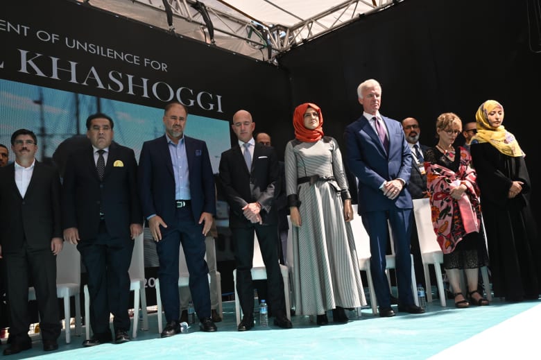 نصب تذكاري لجمال خاشقجي أمام القنصلية السعودية في اسطنبول نصب تذكاري لجمال خاشقجي أمام القنصلية السعودية في اسطنبول