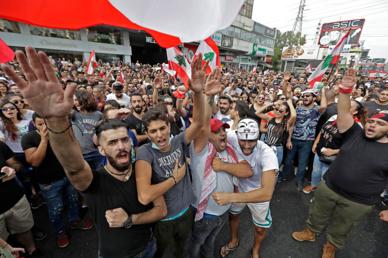 بالصور.. الآلاف في مظاهرات تطالب بـ"إسقاط النظام" في لبنان بالصور.. الآلاف في مظاهرات تطالب بـ"إسقاط النظام" في لبنان