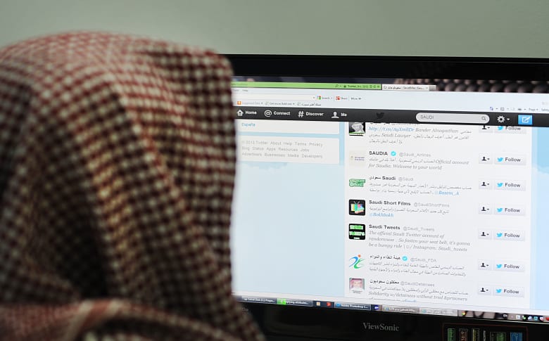 النيابة السعودية تحقق مع مغرد "مس" النظام العام عبر نشر محتوى معلوماتي النيابة السعودية تحقق مع مغرد "مس" النظام العام عبر نشر محتوى معلوماتي
