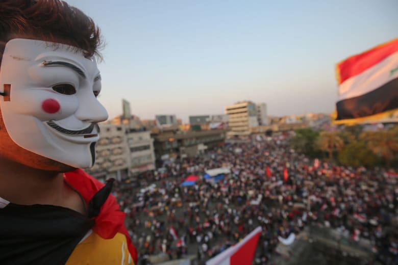 بالصور.. بغداد تشهد أكبر مظاهراتها منذ بدء الاحتجاجات بالصور.. بغداد تشهد أكبر مظاهراتها منذ بدء الاحتجاجات