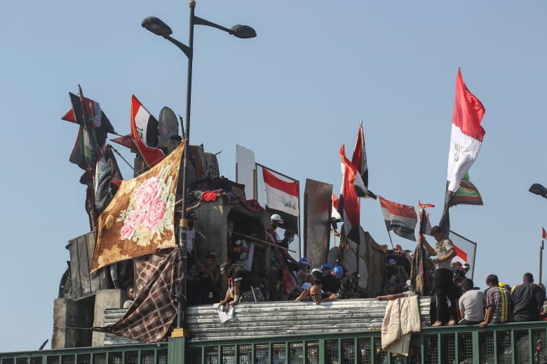 بالصور.. أضخم المظاهرات في بغداد منذ بدء الاحتجاجات بالصور.. أضخم المظاهرات في بغداد منذ بدء الاحتجاجات