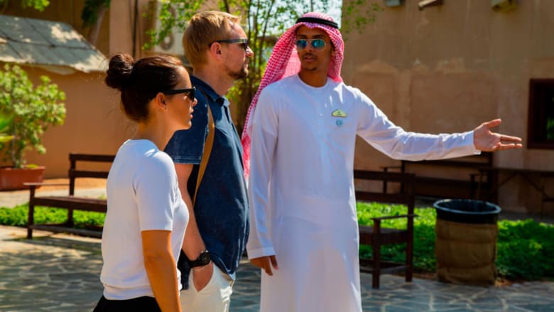 جانب ظل مخفياً إلى الآن.. إليك أبوظبي من عيون مرشدين سياحيين إماراتيين جانب ظل مخفياً إلى الآن.. إليك أبوظبي من عيون مرشدين سياحيين إماراتيين
