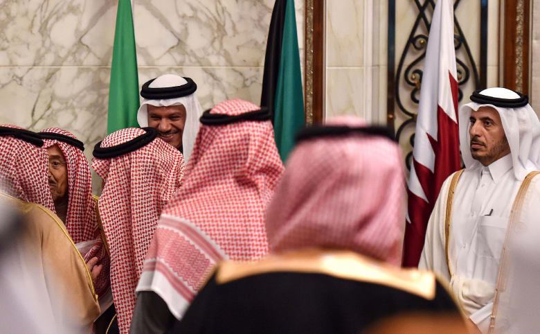 حذف شقيق أمير قطر لتعليق على صورة الملك سلمان ورئيس وزراء قطر يثير تفاعلا حذف شقيق أمير قطر لتعليق على صورة الملك سلمان ورئيس وزراء قطر يثير تفاعلا