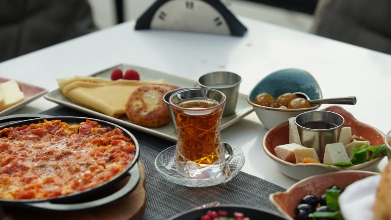 تتكون من أكثر من 10 أطباق.. إليك وجبة إفطار على الطريقة الأذربيجانية تتكون من أكثر من 10 أطباق.. إليك وجبة إفطار على الطريقة الأذربيجانية