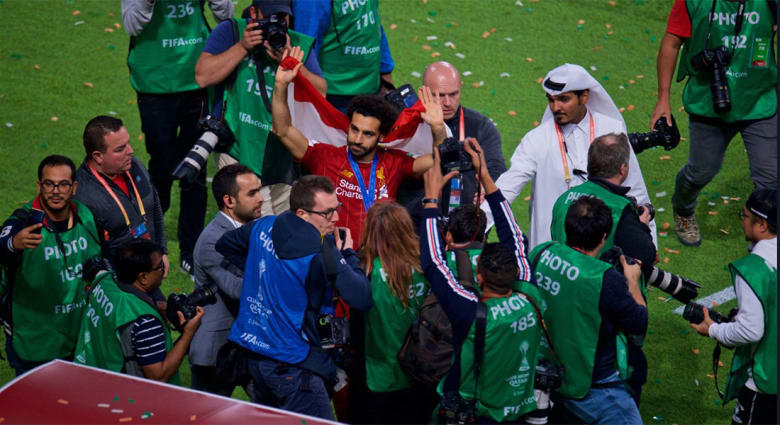 رفع محمد صلاح علم مصر في قطر وتعليق أبوتريكة يثير تفاعلا بتويتر رفع محمد صلاح علم مصر في قطر وتعليق أبوتريكة يثير تفاعلا بتويتر