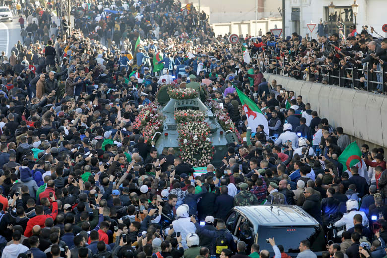 جنازة رئيس أركان الجيش الجزائري أحمد قايد صالح جنازة رئيس أركان الجيش الجزائري أحمد قايد صالح