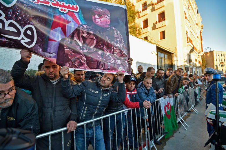 جنازة رئيس أركان الجيش الجزائري أحمد قايد صالح جنازة رئيس أركان الجيش الجزائري أحمد قايد صالح