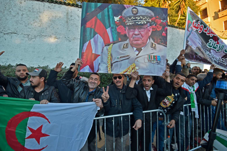 جنازة رئيس أركان الجيش الجزائري أحمد قايد صالح جنازة رئيس أركان الجيش الجزائري أحمد قايد صالح