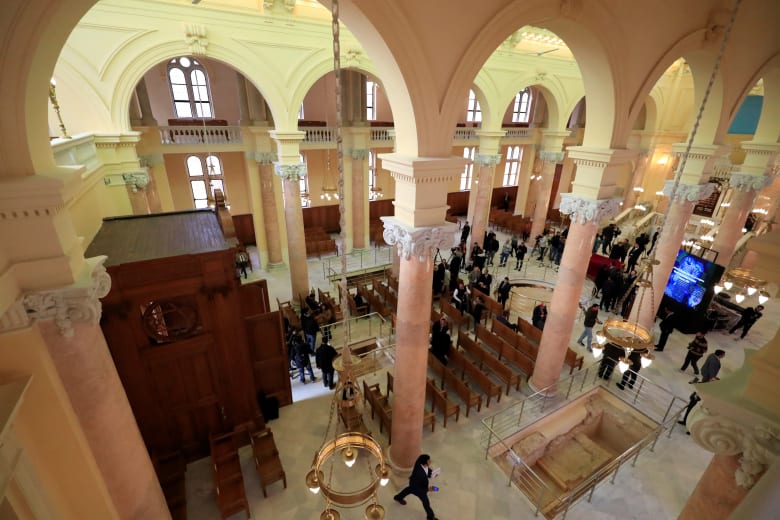 بعد عامين من الترميم.. افتتاح معبد "إلياهو هانبي" الأقدم والأشهر بين معابد اليهود في الإسكندرية بعد عامين من الترميم.. افتتاح معبد "إلياهو هانبي" الأقدم والأشهر بين معابد اليهود في الإسكندرية