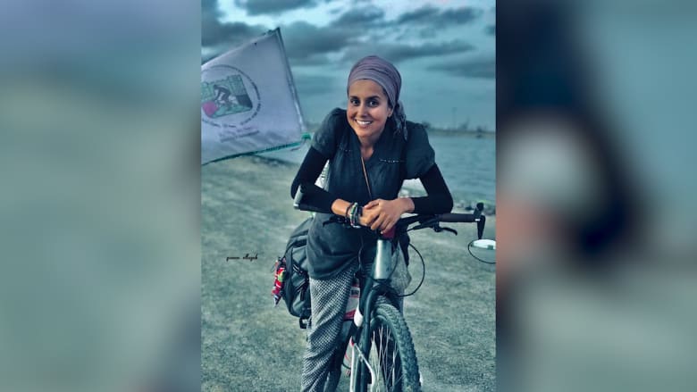 أول امرأة تصل إلى مكة بمفردها على الدراجة الهوائية أول امرأة تصل إلى مكة بمفردها على الدراجة الهوائية